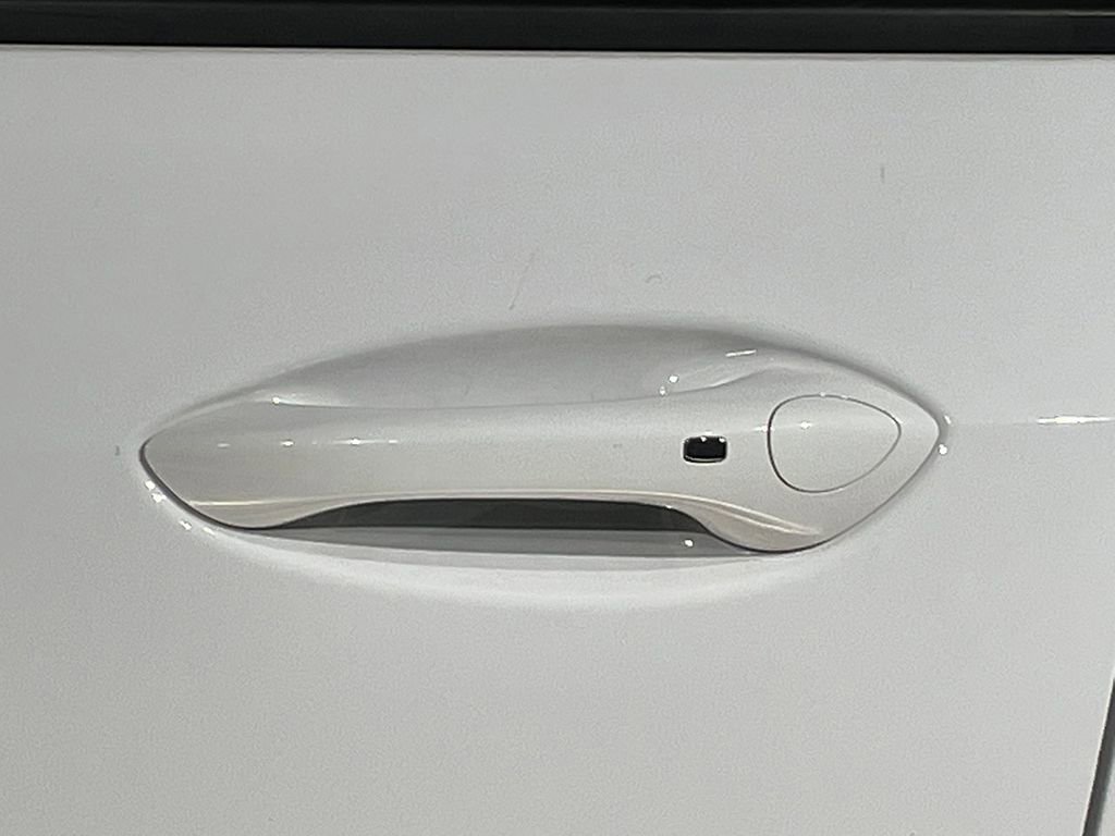 Used 2024 Chevrolet Trax RS w/ Driver Confidence Package image 17