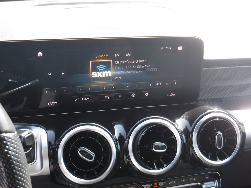 Used 2023 Mercedes-Benz GLB 250 image 22