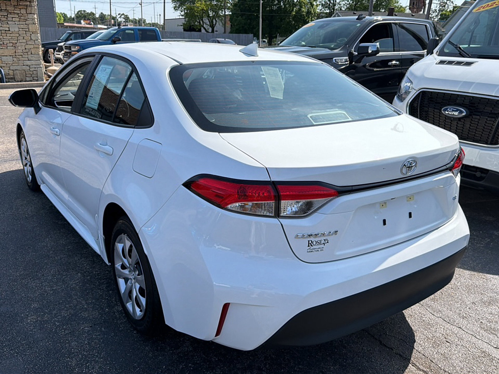Used 2025 Toyota Corolla LE FWD image 4