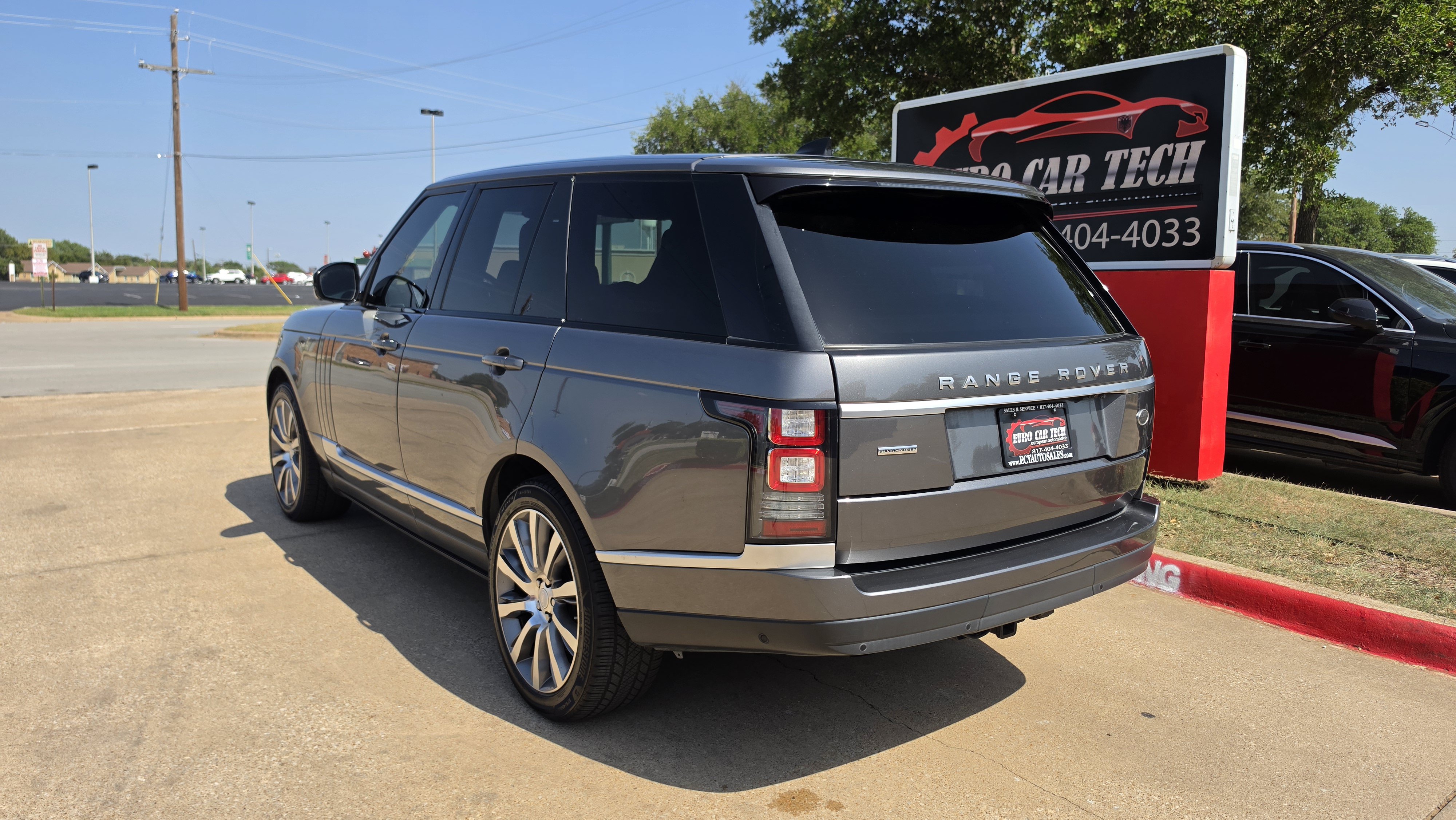 Used 2017 Land Rover Range Rover Supercharged AWD/4WD image 3
