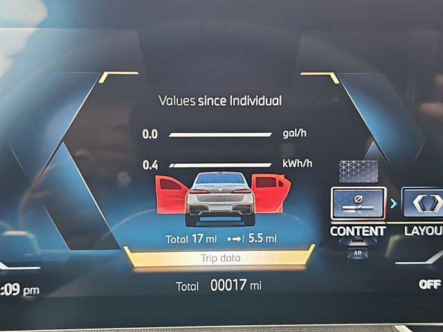 New 2026 BMW 750e xDrive w/ Executive Package image 19