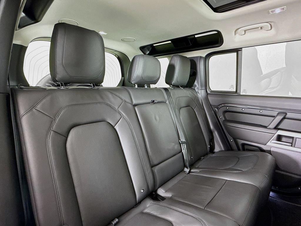 Used 2024 Land Rover Defender 110 SE AWD/4WD image 15