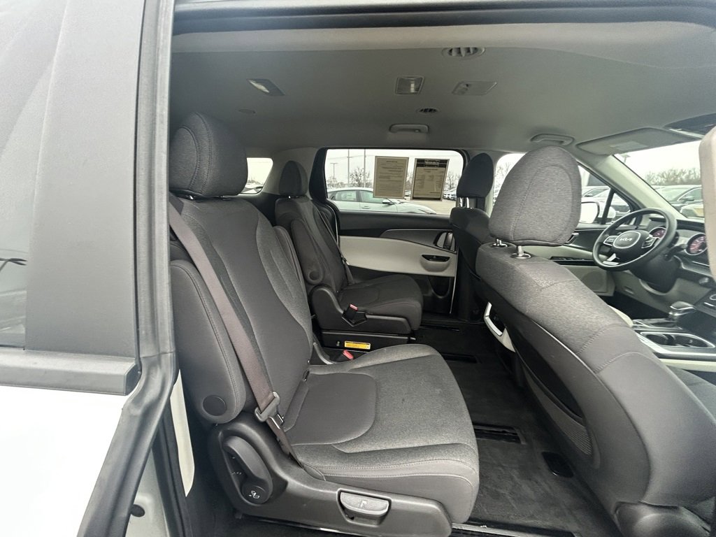Certified 2023 Kia Carnival LX image 26