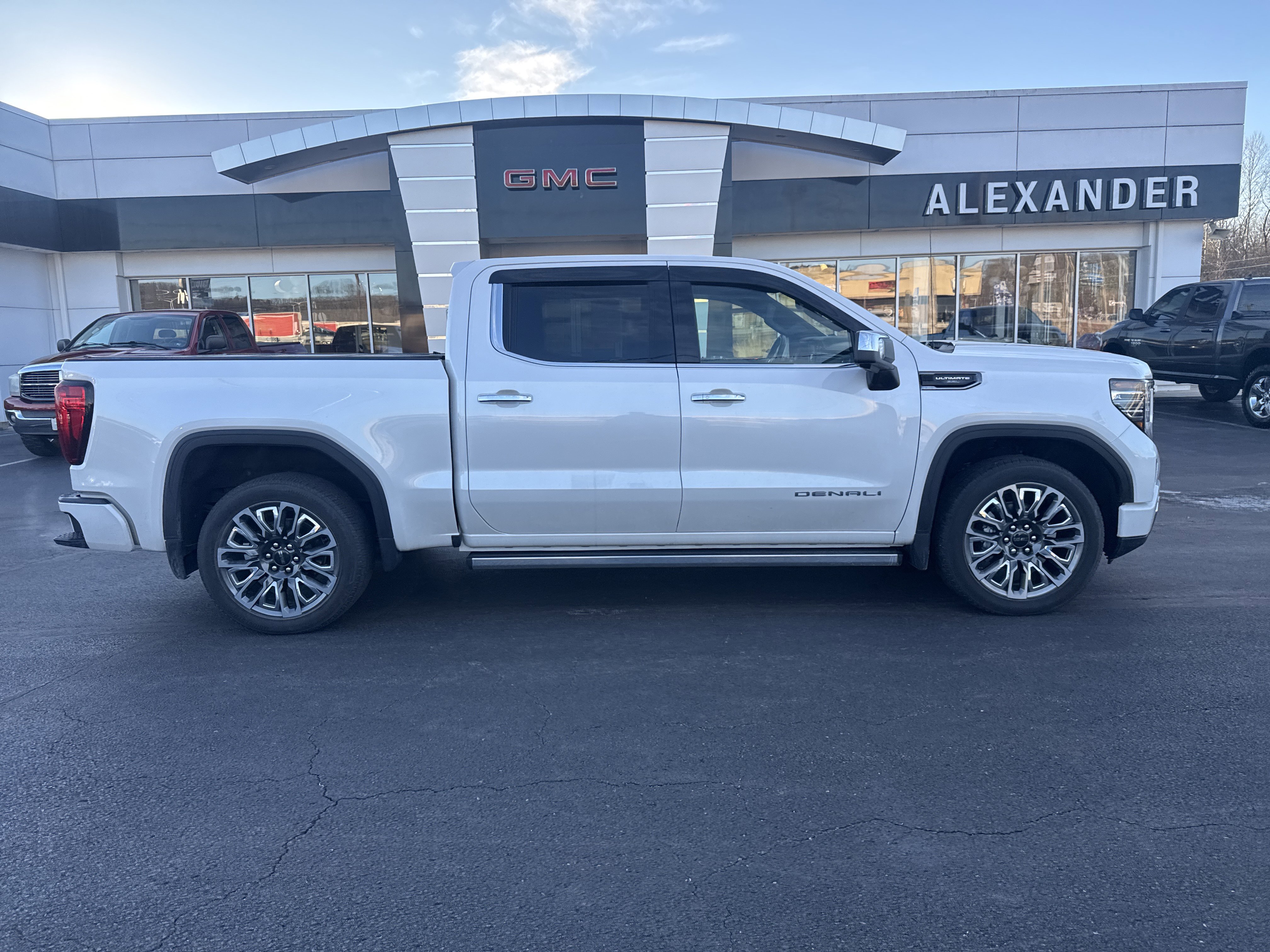 Used 2025 GMC Sierra 1500 Denali Ultimate image 2