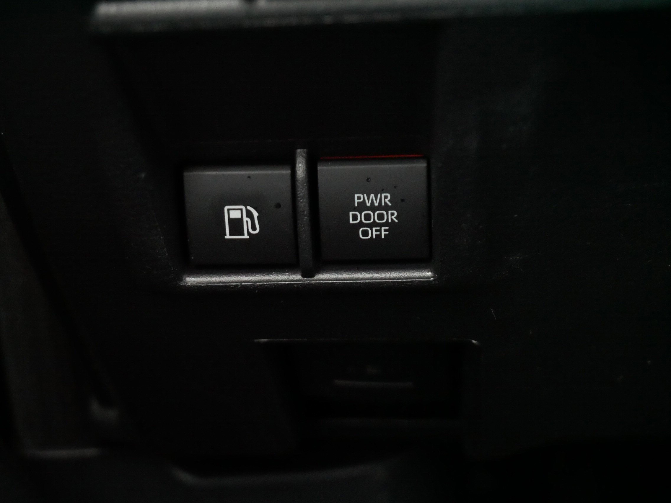 Certified 2025 Toyota Sienna LE image 28