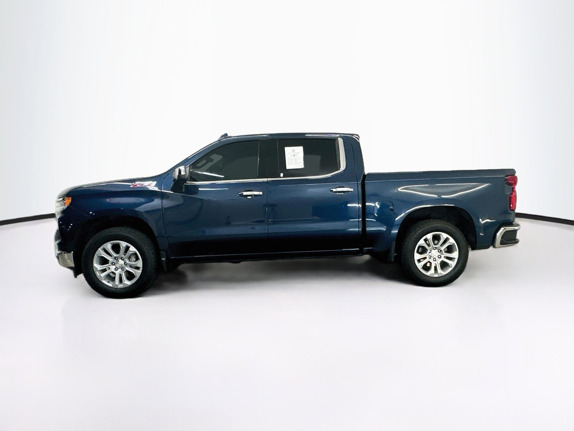 Used 2023 Chevrolet Silverado 1500 LTZ w/ LTZ Premium Package AWD/4WD image 4