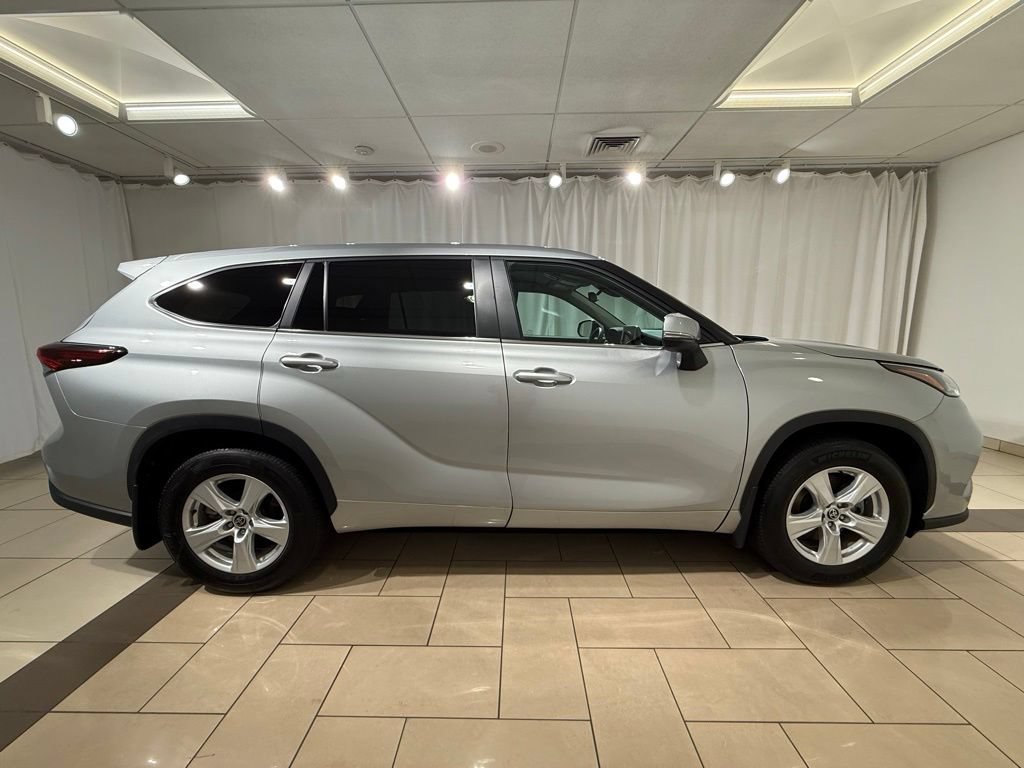 Certified 2025 Toyota Highlander LE AWD/4WD image 6