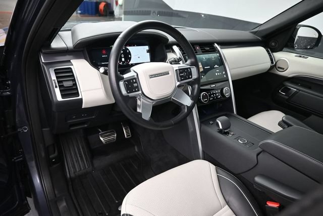 Used 2024 Land Rover Discovery Metropolitan Edition AWD/4WD image 9