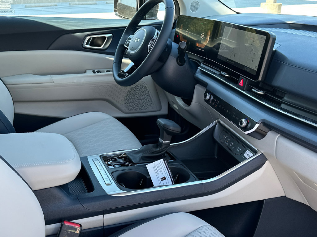 New 2026 Kia Carnival EX FWD image 13