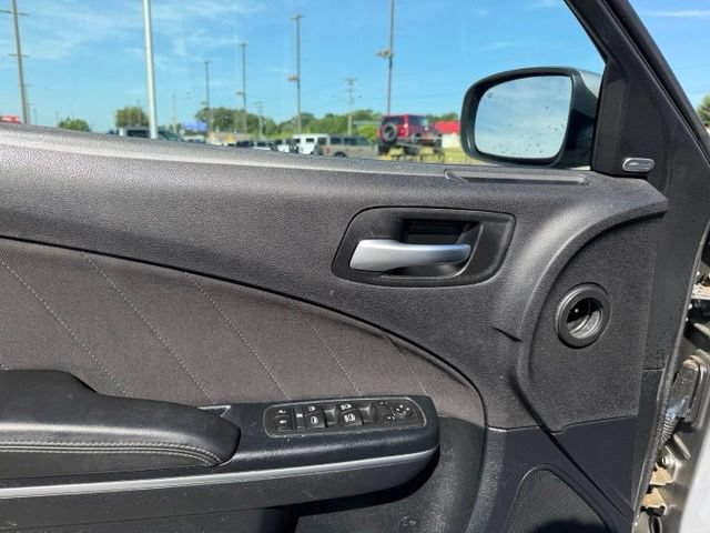 Used 2015 Dodge Charger R/T RWD image 11