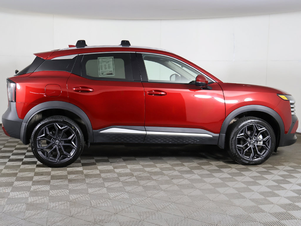 Used 2025 Nissan Kicks SR FWD image 18