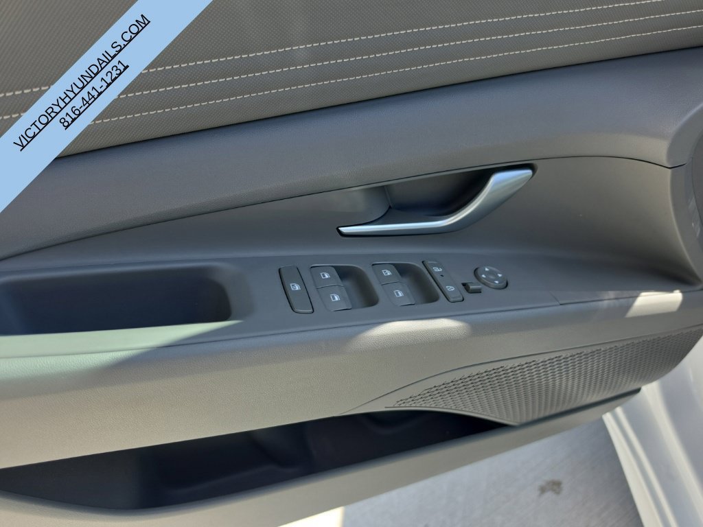Used 2025 Hyundai Elantra SEL FWD image 14