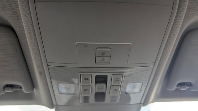 Used 2022 Volkswagen Taos SEL w/ Panoramic Sunroof Package image 37