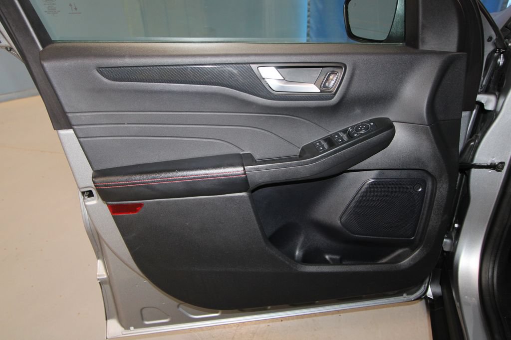 Used 2024 Ford Escape ST-Line w/ Tech Pack #1 FWD image 5
