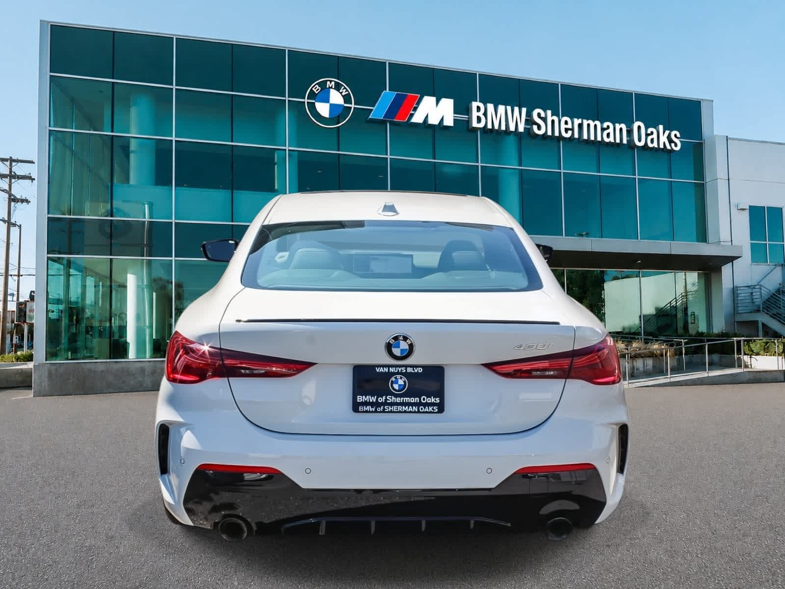 Used 2025 BMW 430i Coupe w/ M Sport Package RWD image 5