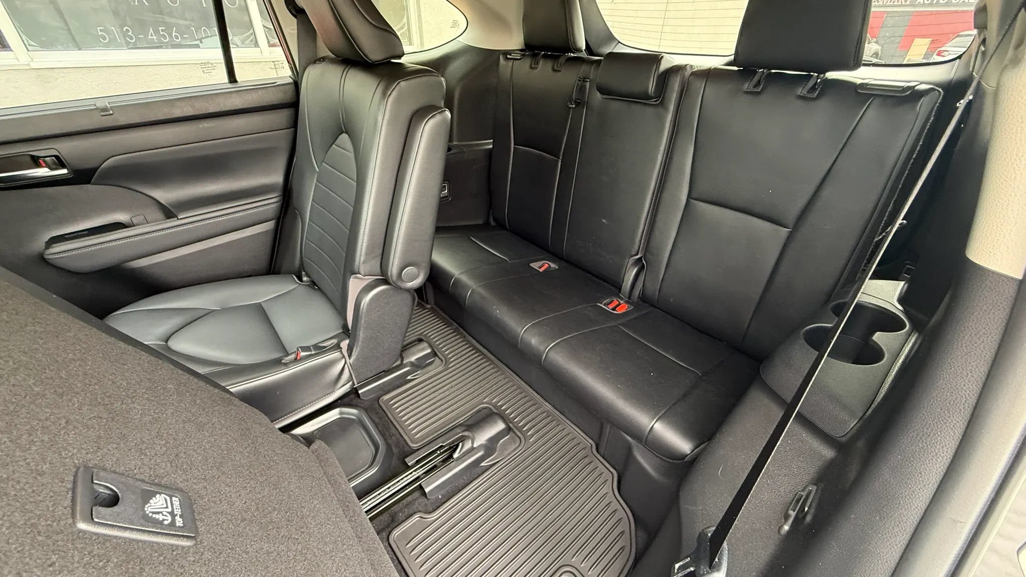 Used 2022 Toyota Highlander XLE AWD/4WD image 11