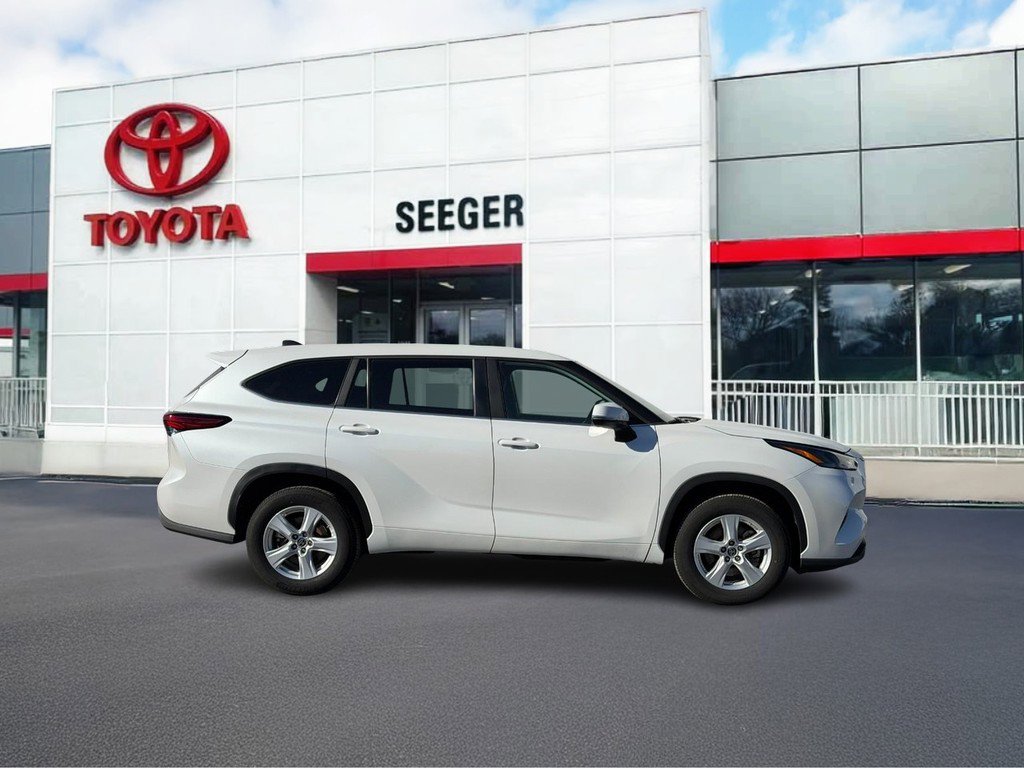 Used 2023 Toyota Highlander LE video 2