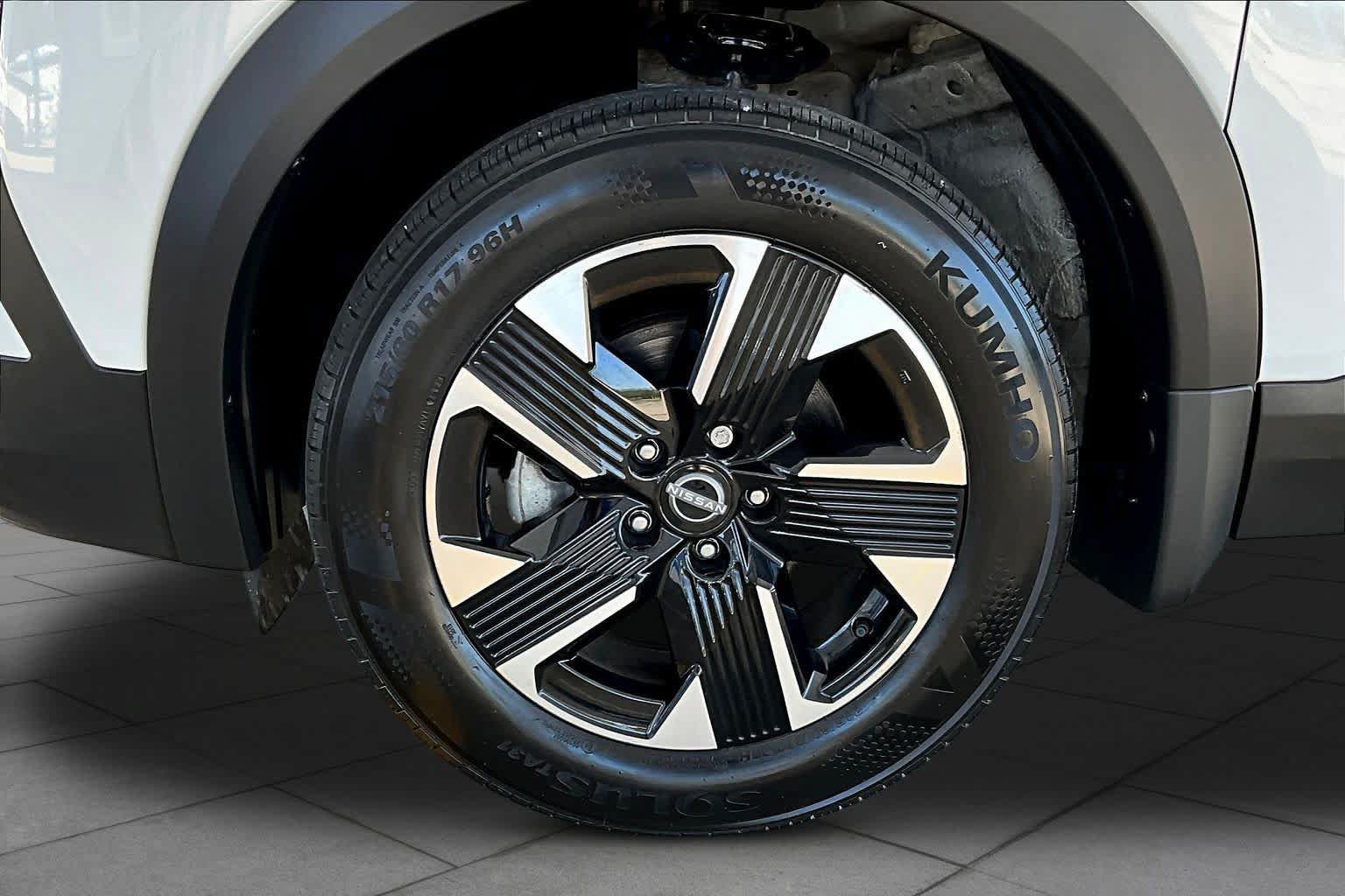 Used 2025 Nissan Kicks SV AWD/4WD image 20