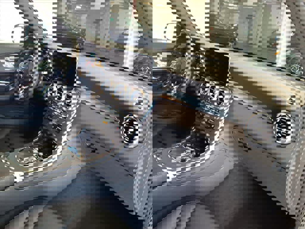 Used 2022 Mercedes-Benz GLC 300 4MATIC image 21