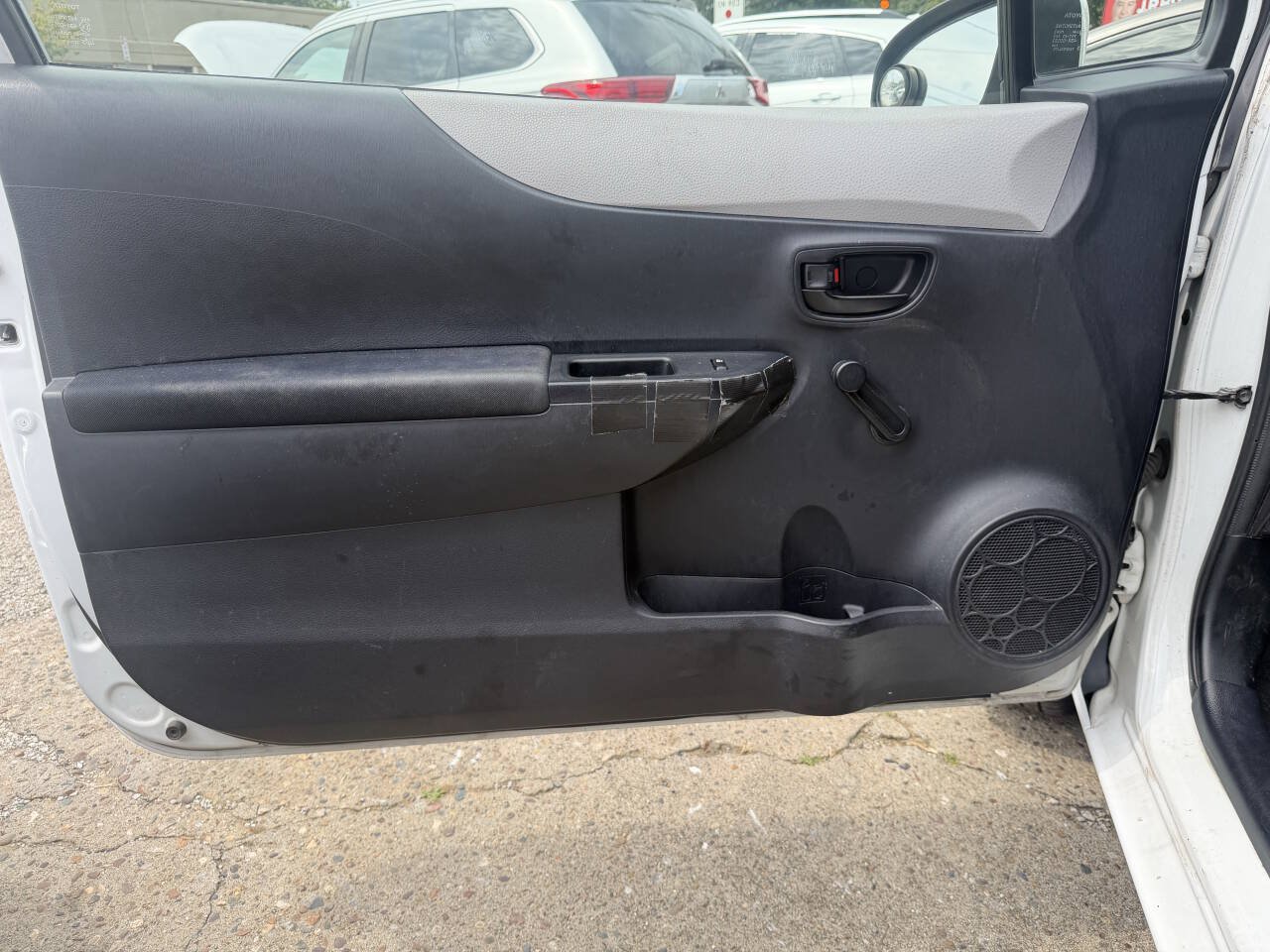 Used 2012 Toyota Yaris L FWD image 7