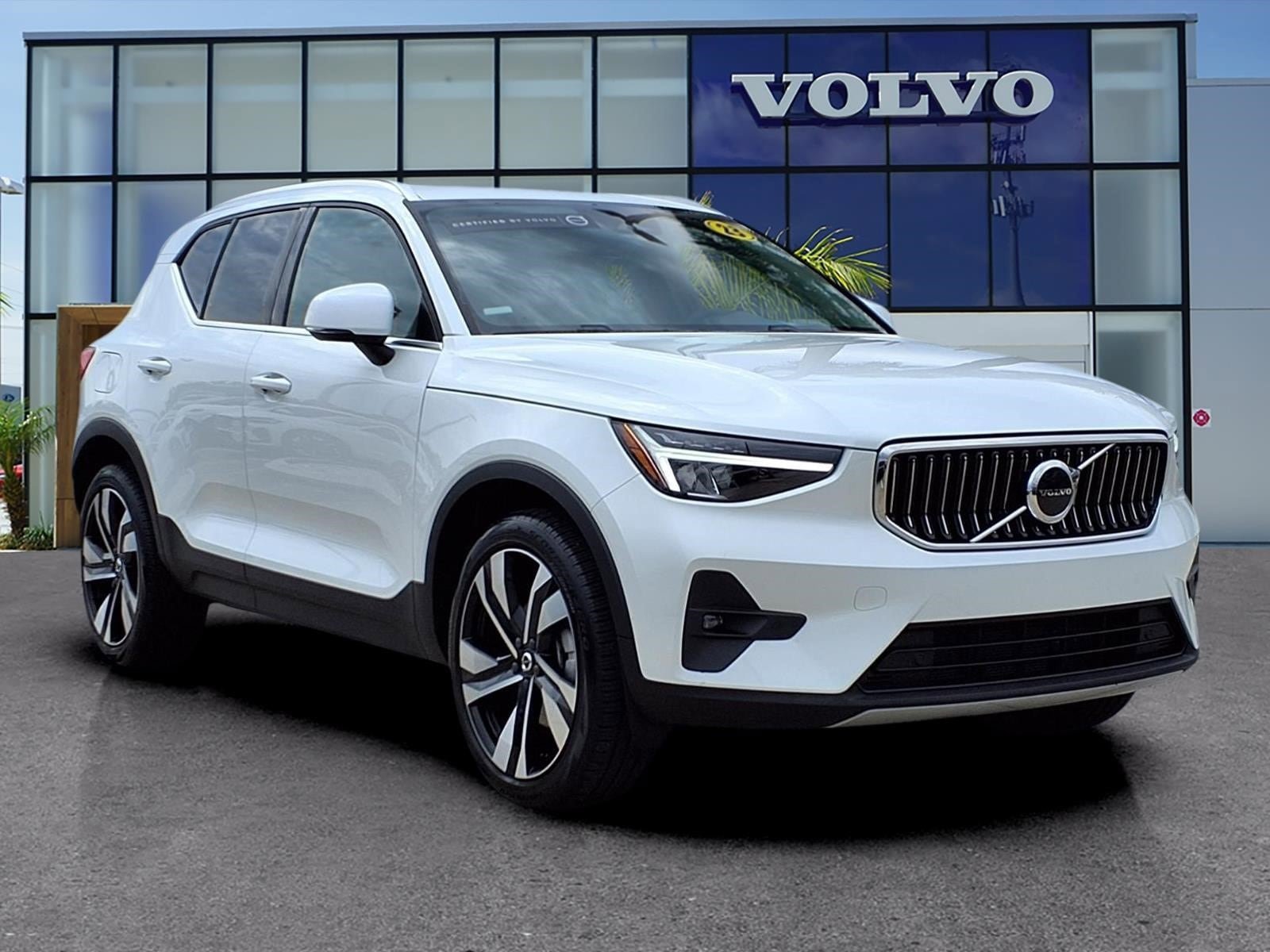 Certified 2023 Volvo XC40 B5 Plus w/ Protection Package Premier AWD/4WD image 1