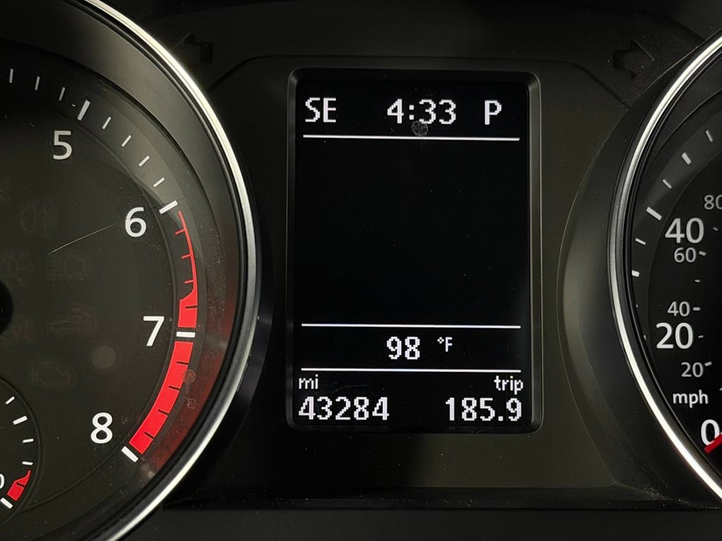 Used 2018 Volkswagen Jetta SEL FWD image 15