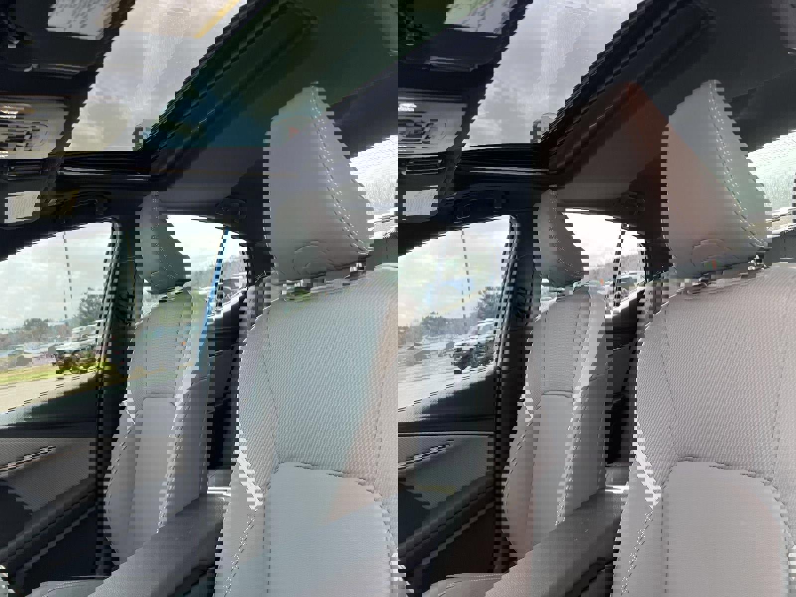 Used 2025 Toyota Camry SE w/ Multimedia Upgrade Package AWD/4WD image 17