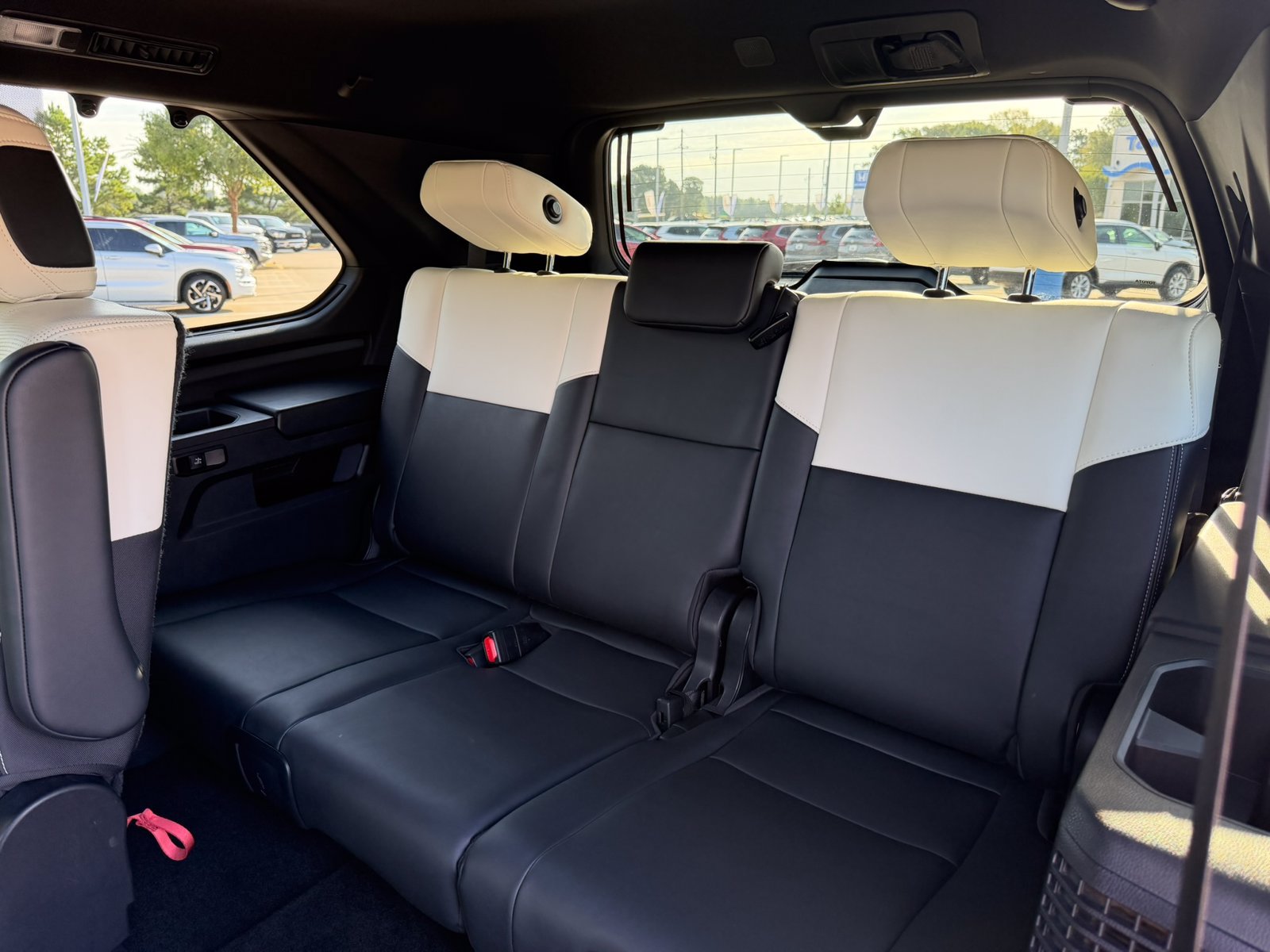 Used 2023 Toyota Sequoia Capstone AWD/4WD image 32