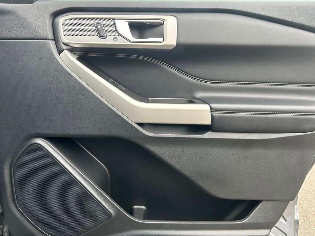 Used 2022 Ford Explorer Limited w/ Equipment Group 301A image 25