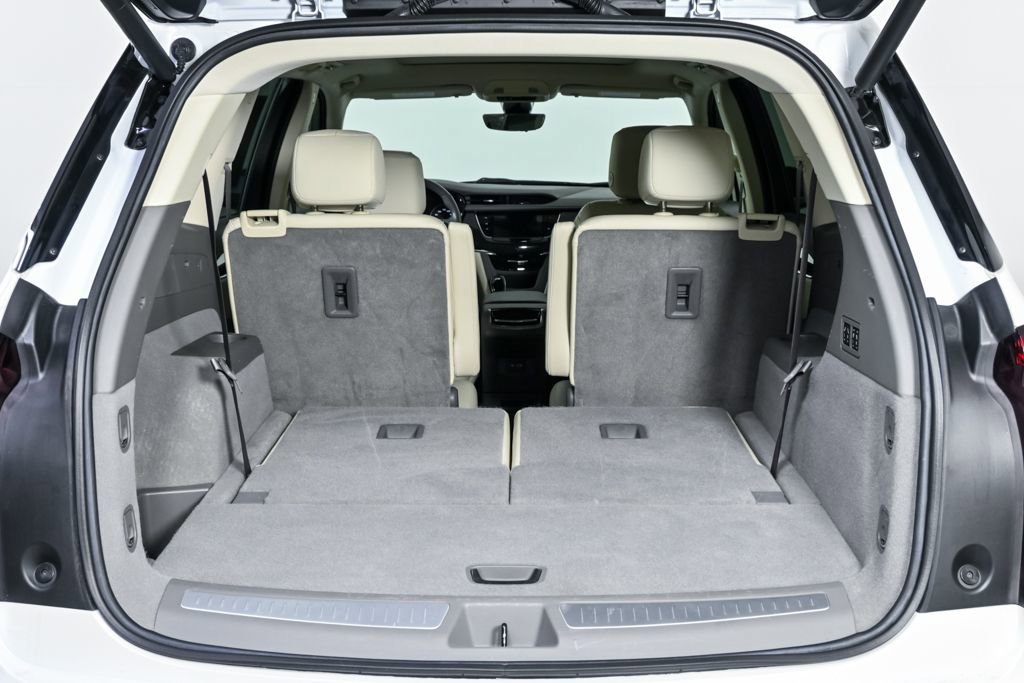 Used 2022 Cadillac XT6 Premium Luxury w/ Technology Package image 8