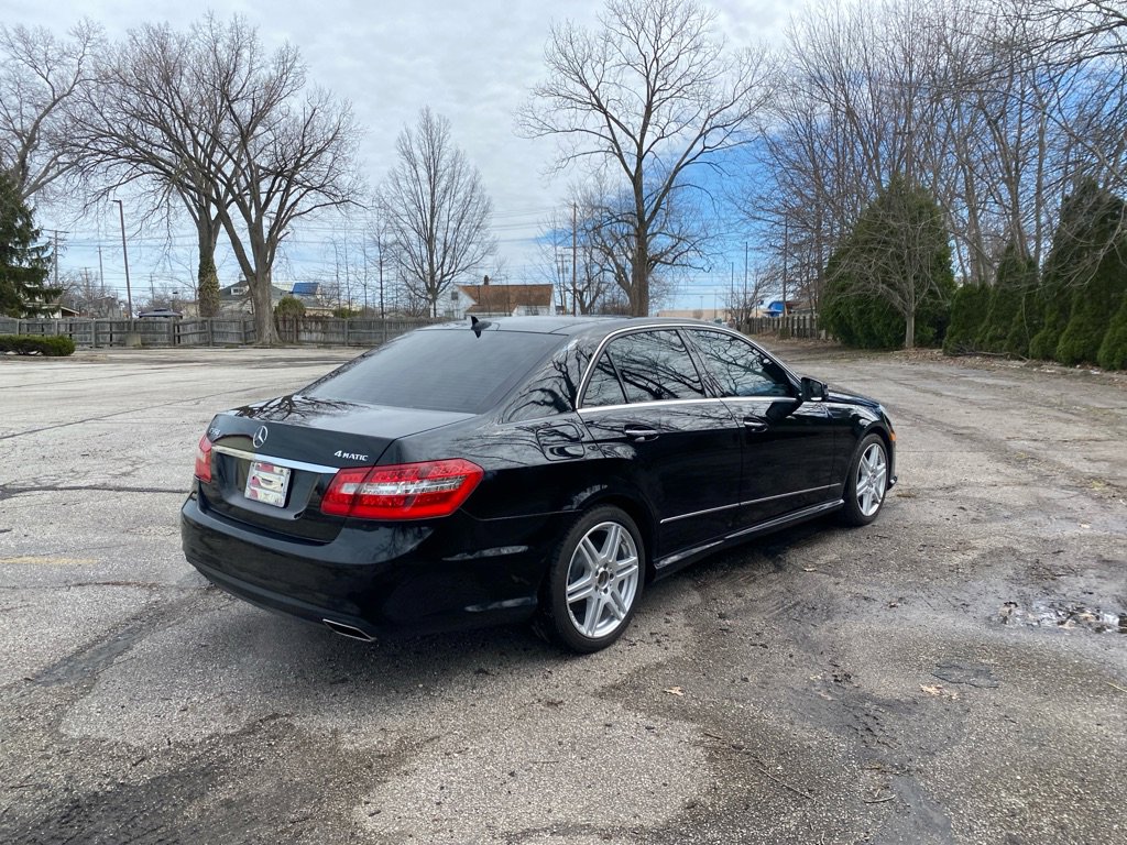 Used 2010 Mercedes-Benz E 550 4MATIC Sedan image 5