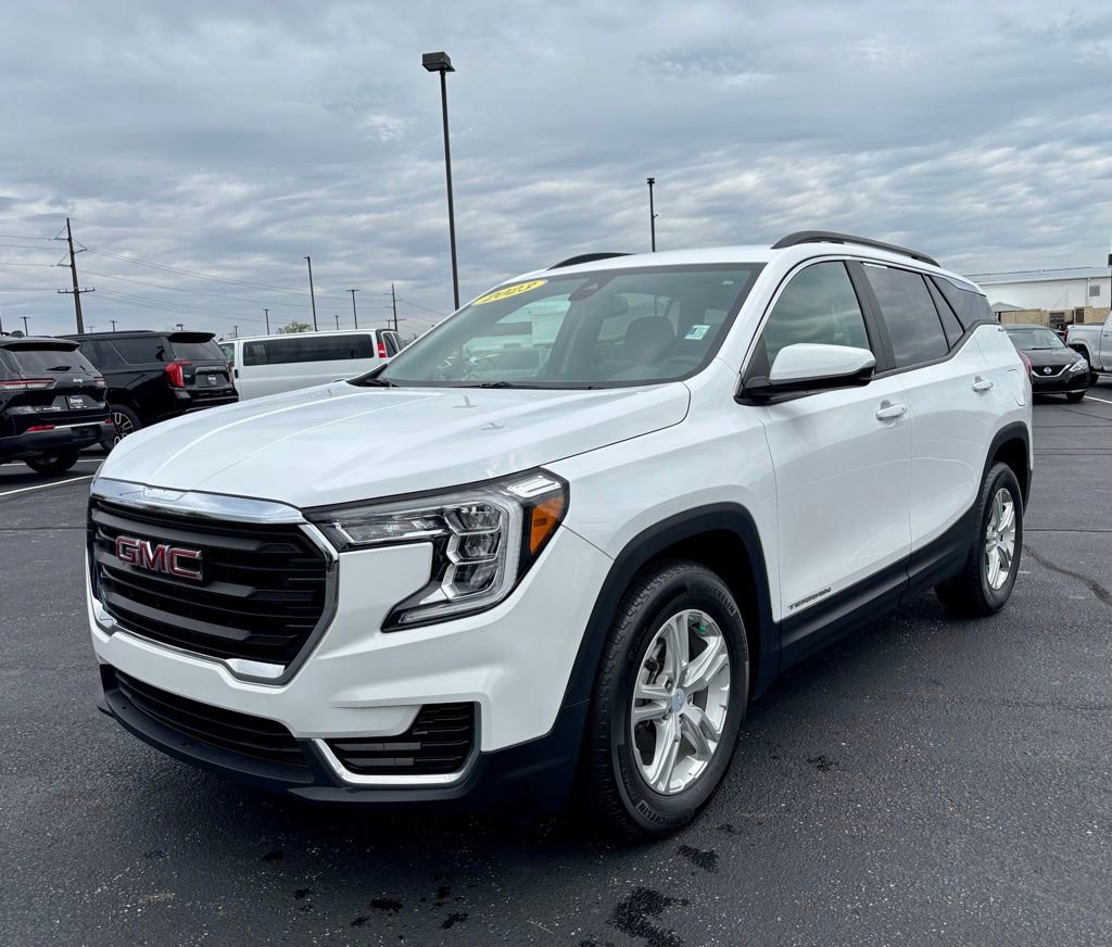 Used 2023 GMC Terrain SLE w/ Driver Convenience Package FWD image 3