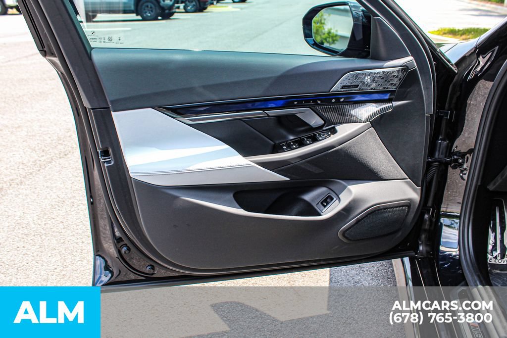 Used 2026 BMW M5 Touring AWD/4WD image 40