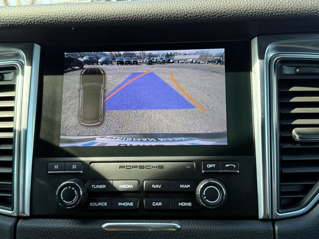 Used 2018 Porsche Macan image 21