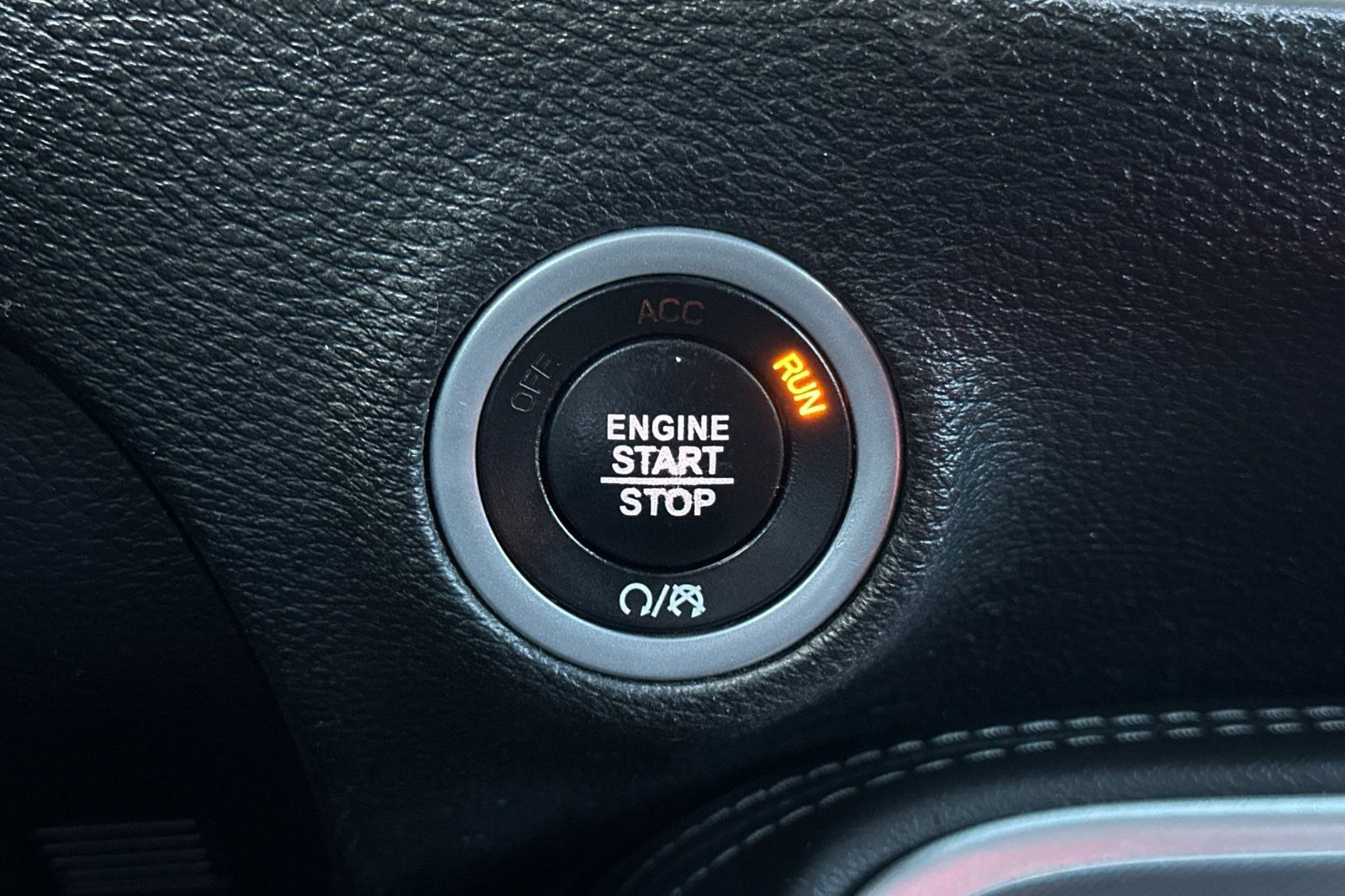 Used 2019 Dodge Challenger SXT image 32