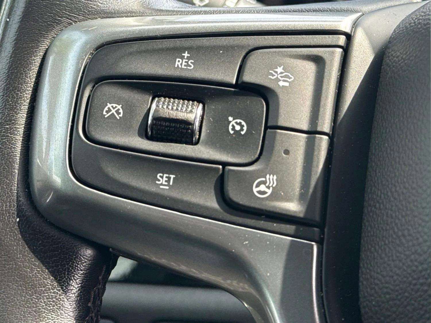 Used 2022 Chevrolet Silverado 1500 LT AWD/4WD image 22