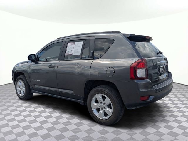 Used 2016 Jeep Compass Latitude FWD image 3