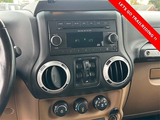 Used 2014 Jeep Wrangler Unlimited Sahara image 27