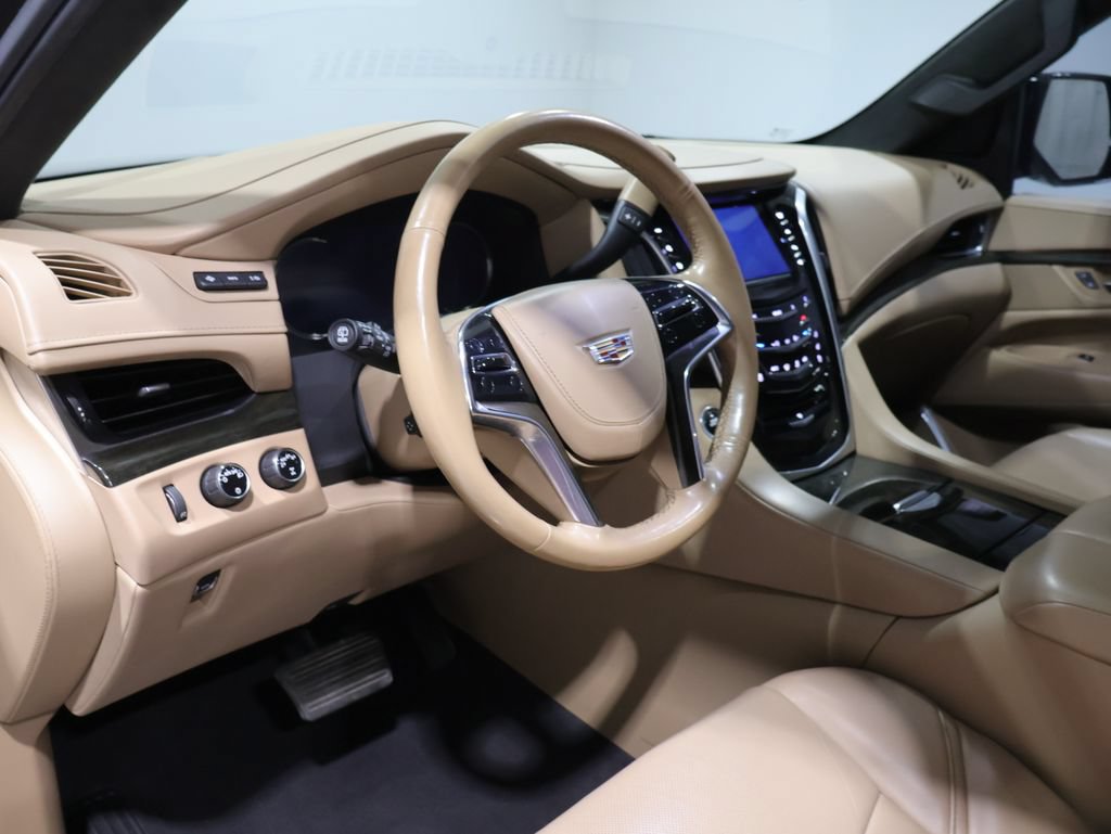 Used 2020 Cadillac Escalade Platinum AWD/4WD image 17