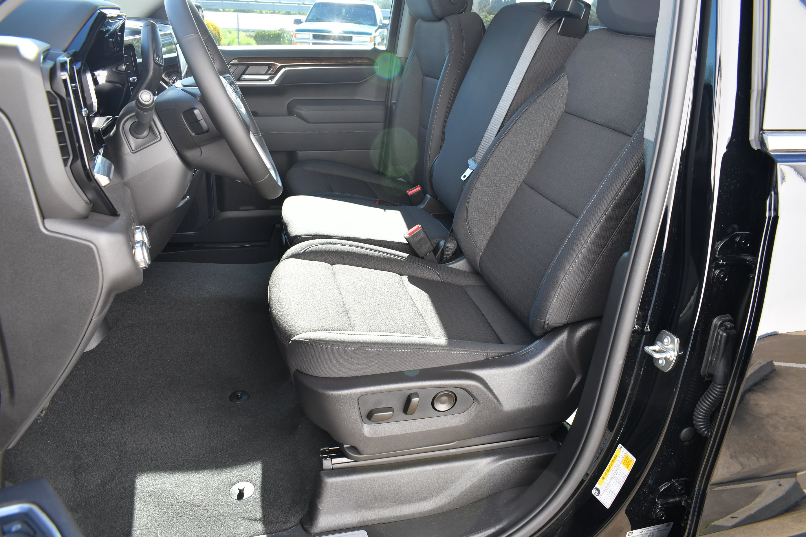 Used 2026 GMC Sierra 1500 SLE w/ Preferred Package AWD/4WD image 21
