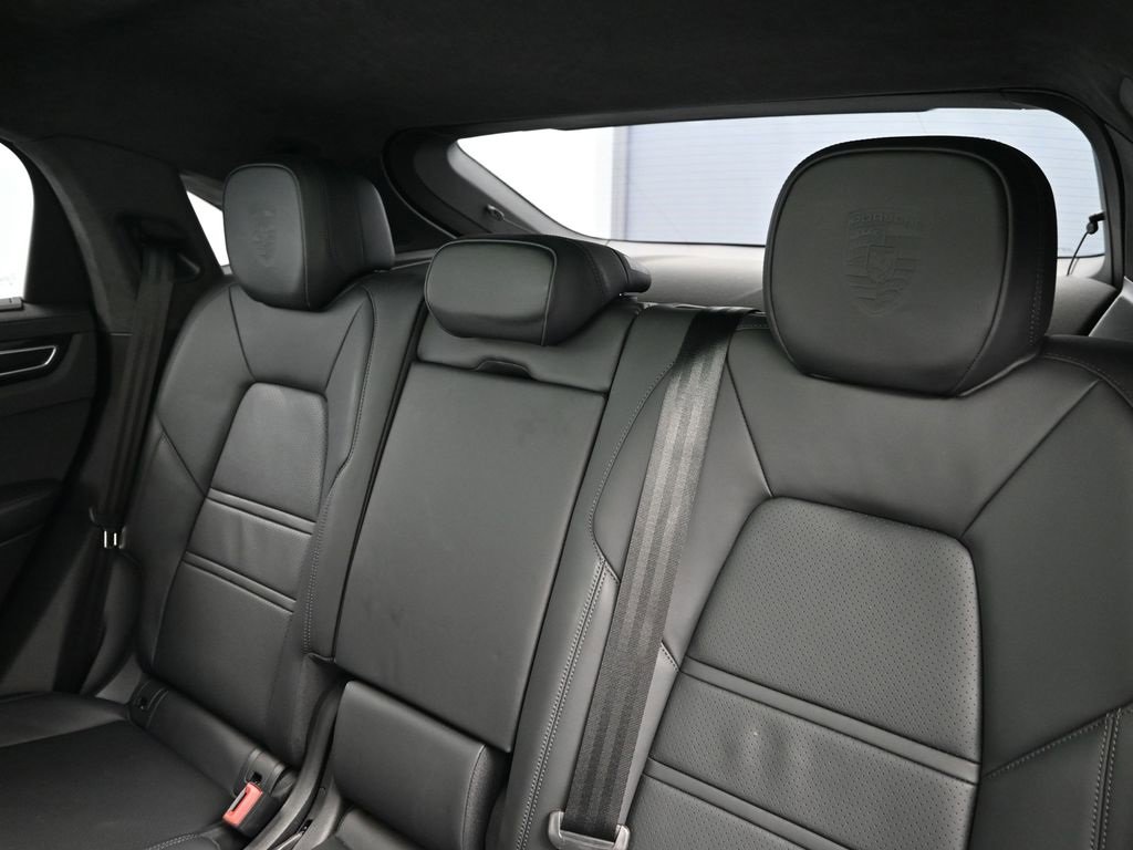 Certified 2023 Porsche Cayenne GTS image 6