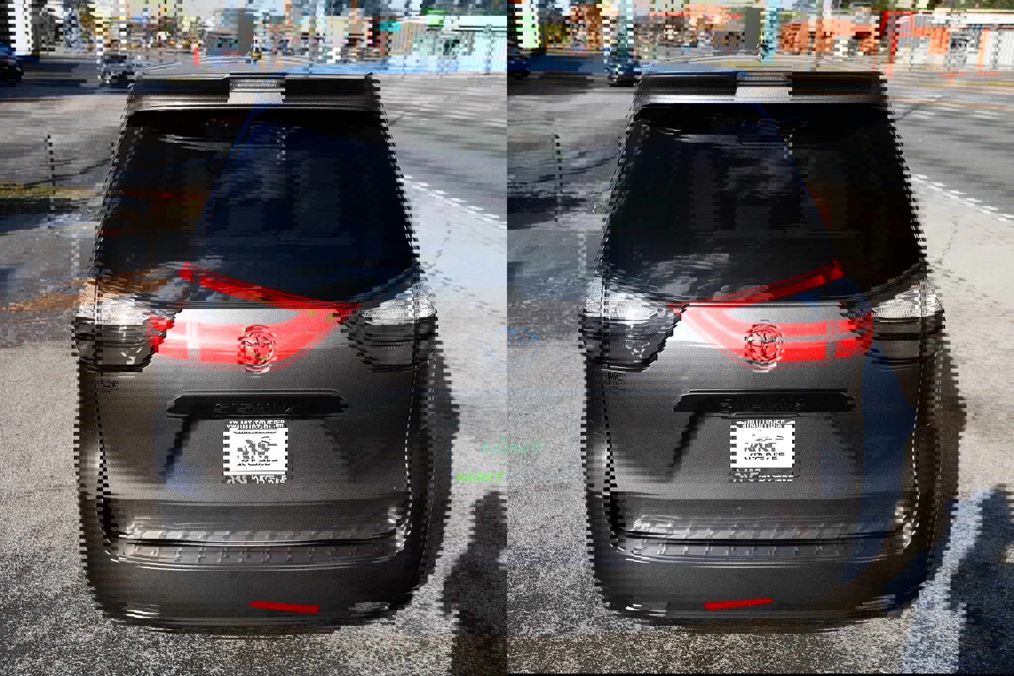 Used 2019 Toyota Sienna L image 14