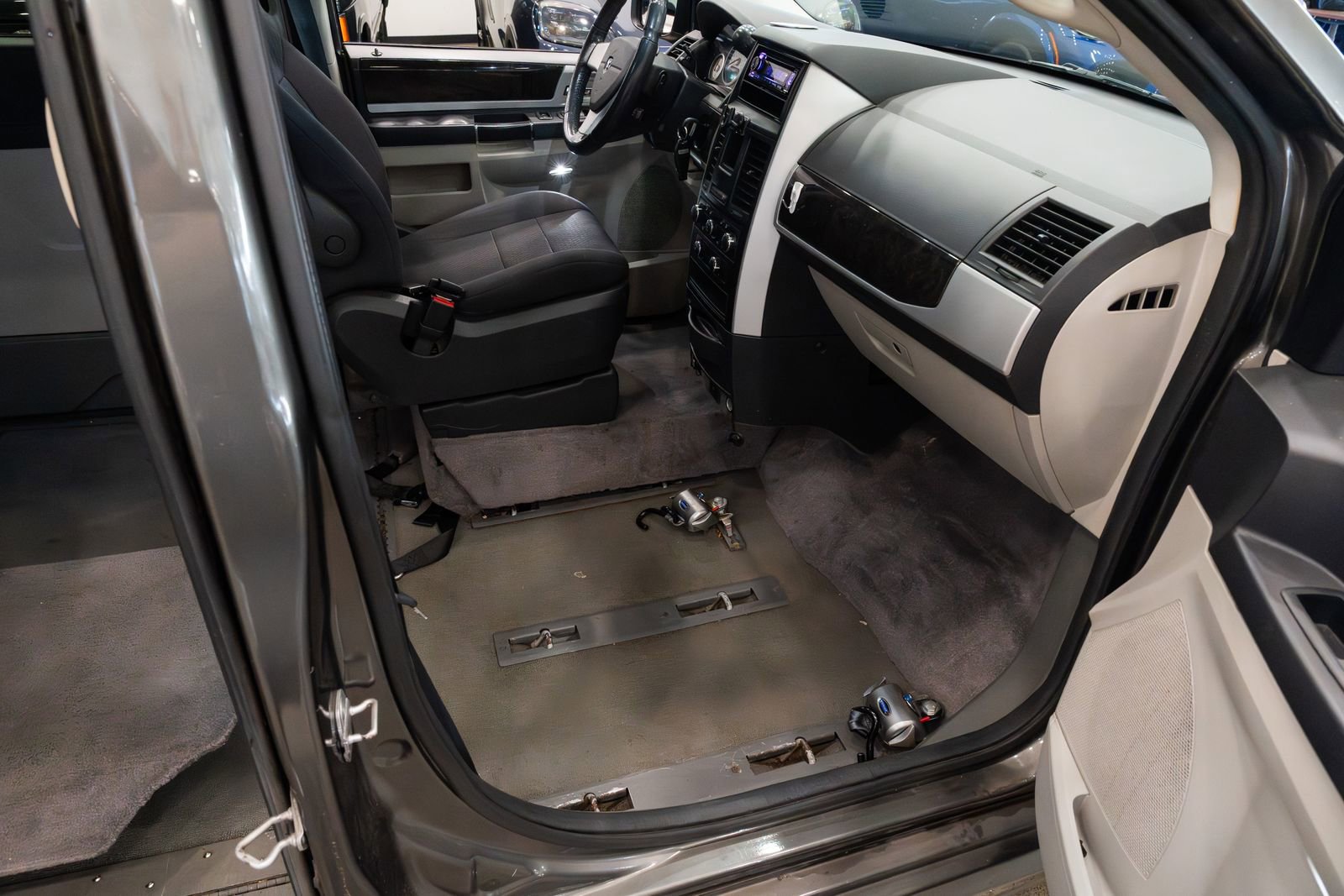Used 2010 Dodge Grand Caravan SXT FWD image 14