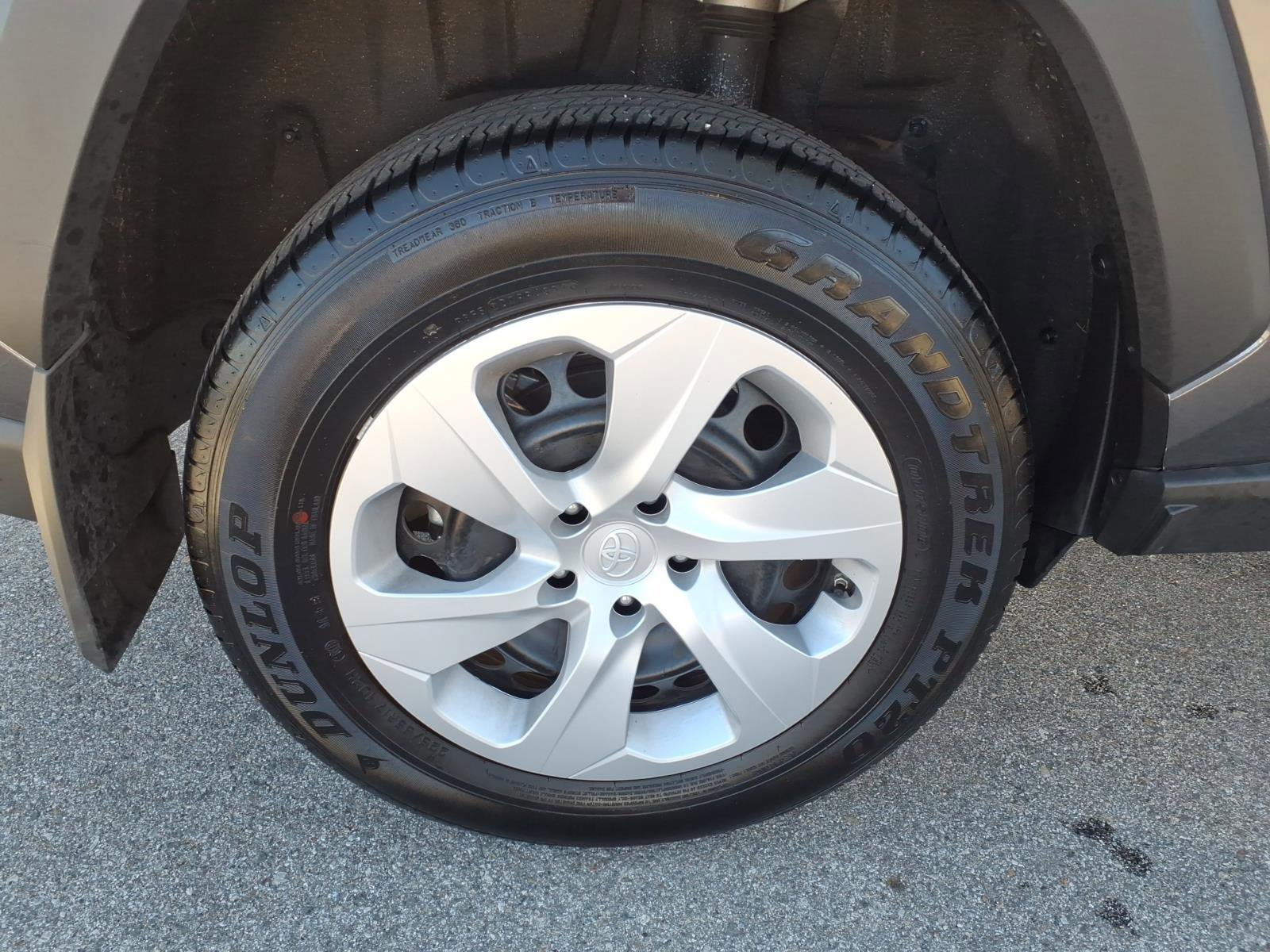 Used 2025 Toyota RAV4 LE image 4