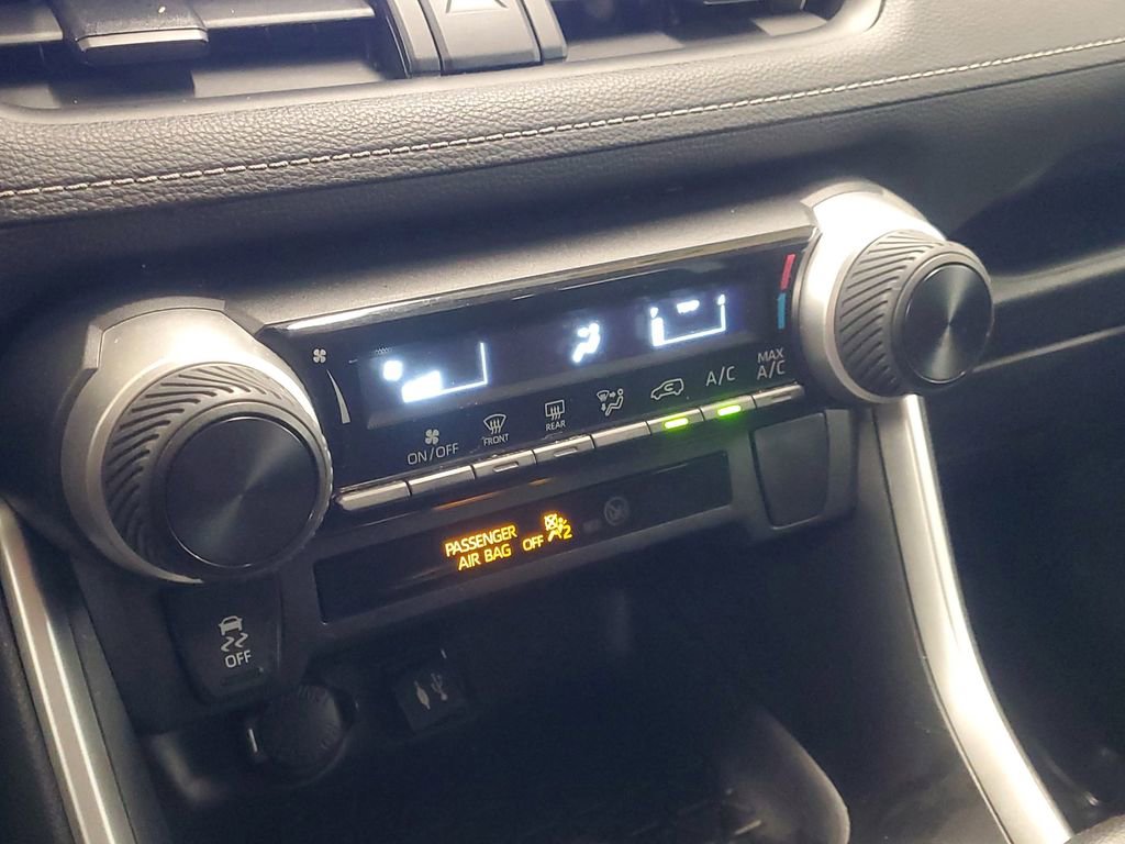 Used 2019 Toyota RAV4 LE image 27