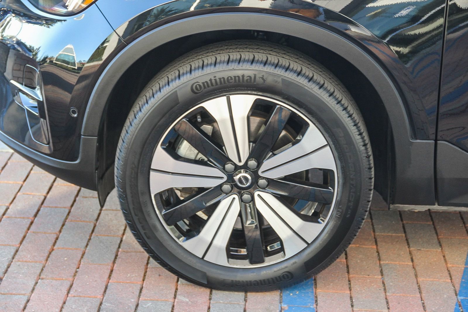 Used 2023 Volvo C40 P8 Recharge Plus w/ Protection Package Premier image 5