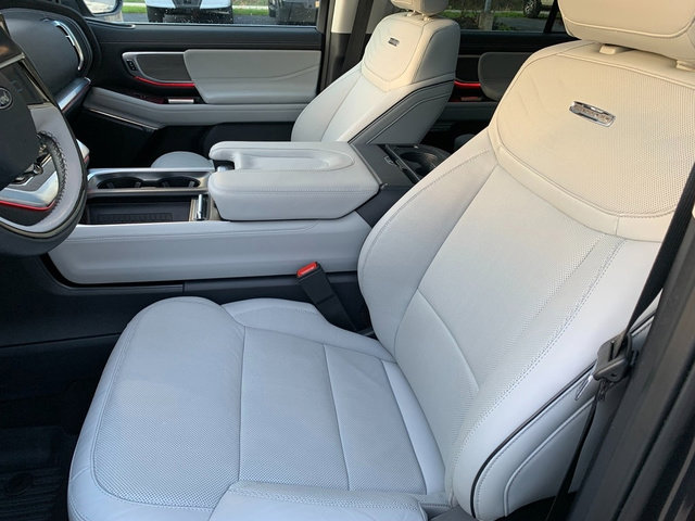 Used 2025 Ford Expedition Platinum w/ Platinum Ultimate Package image 16