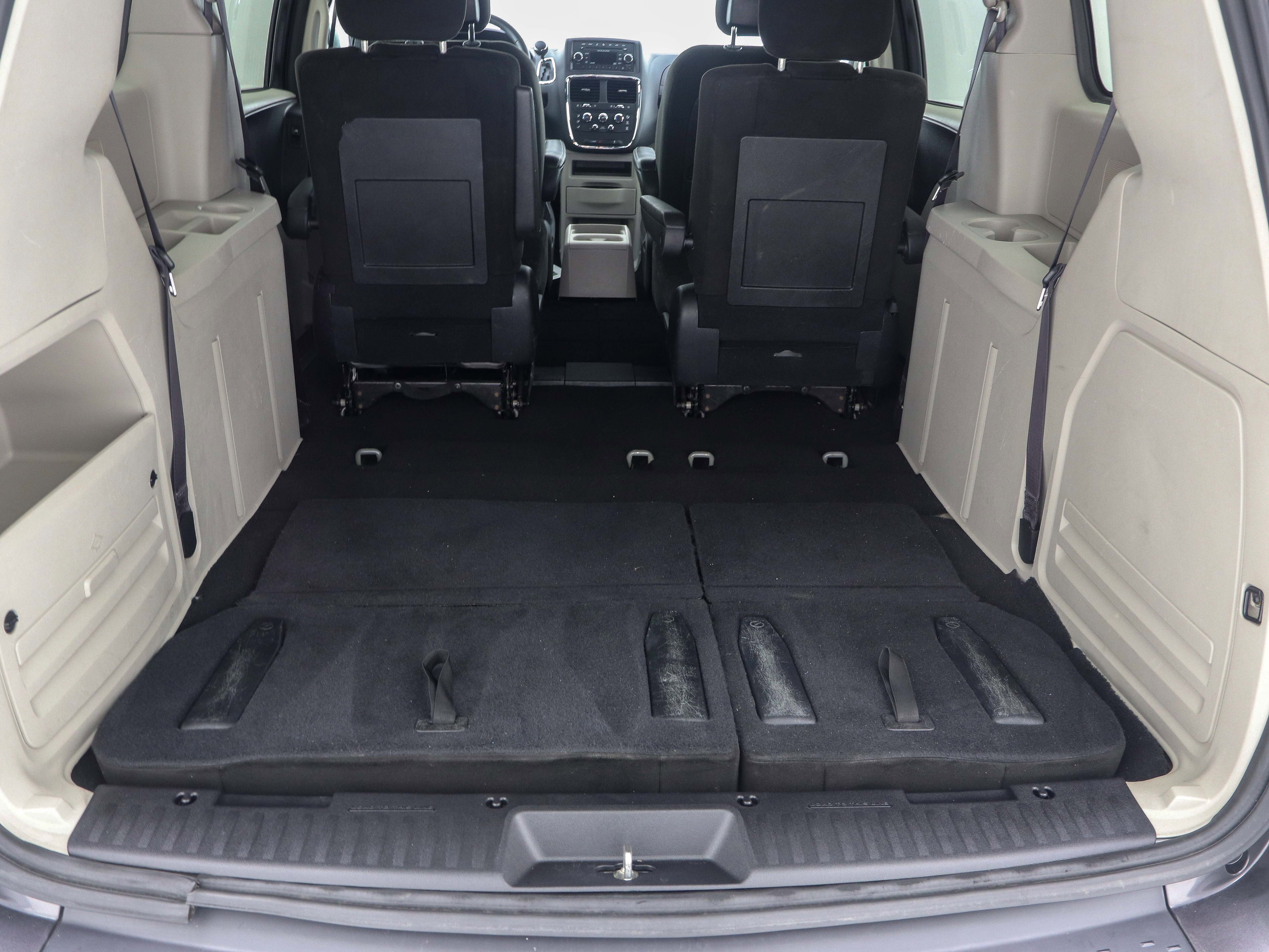 Used 2016 Dodge Grand Caravan SE image 12