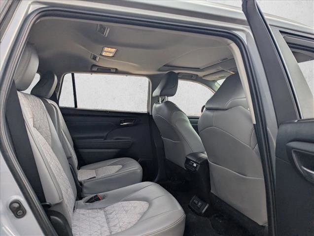 Certified 2023 Toyota Highlander Bronze Edition image 14