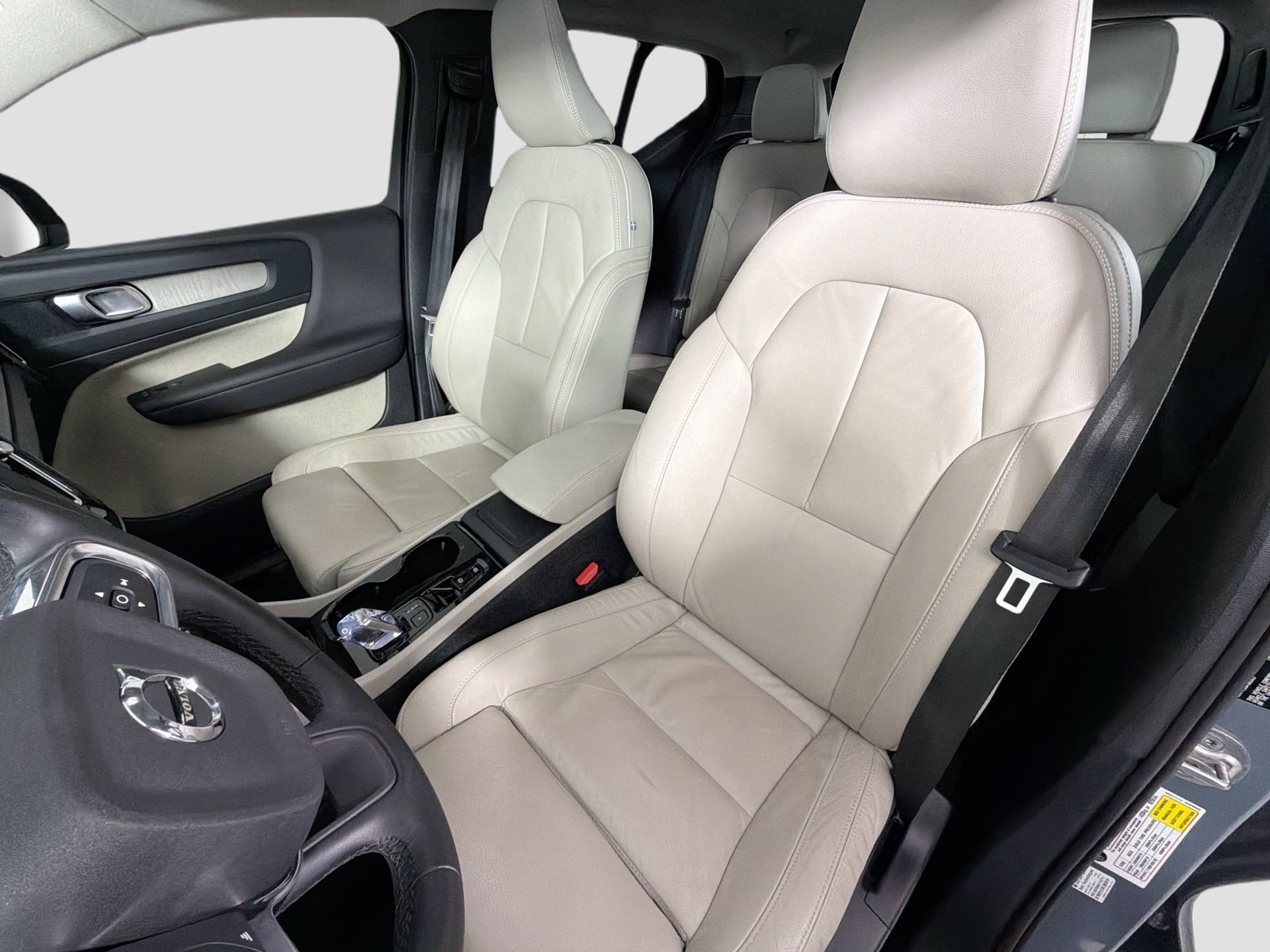 Certified 2023 Volvo XC40 B5 Plus w/ Protection Package Premier image 21